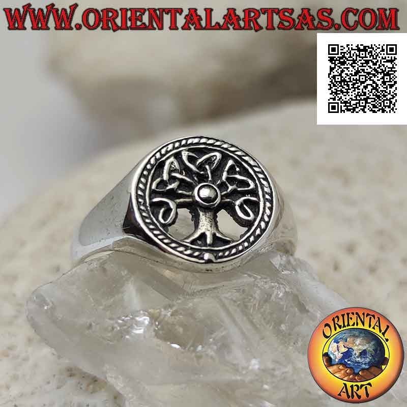 Bague en argent avec arbre de vie dans le cercle ajouré et décor en pointillé