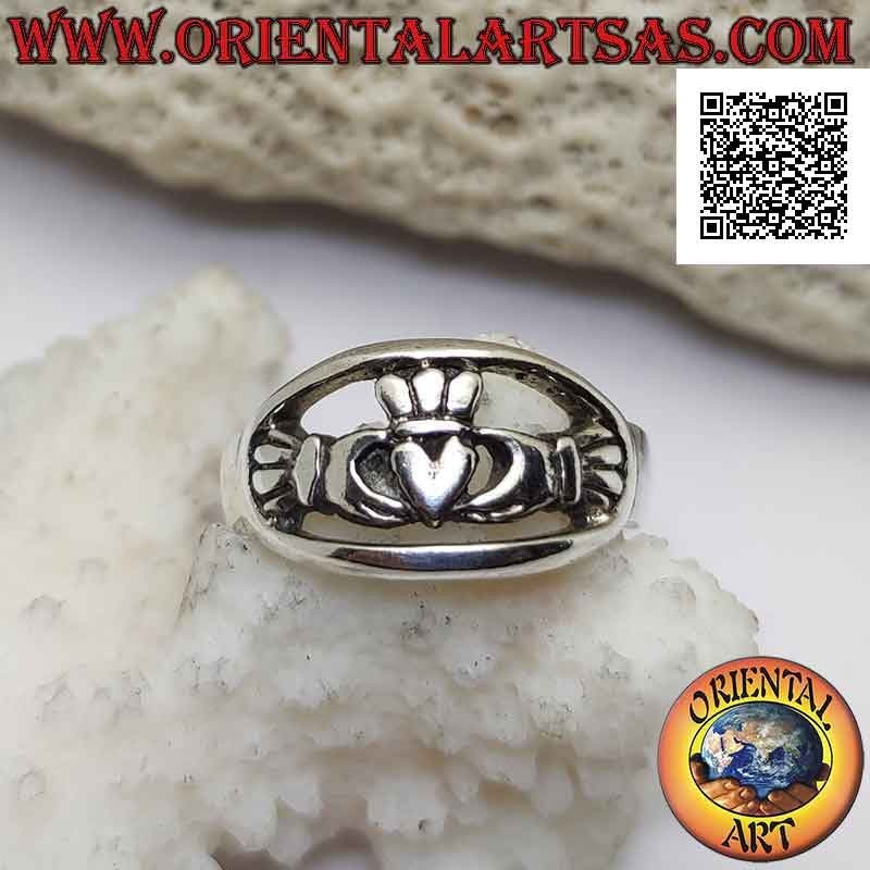 Bague Claddagh en argent (symbole celtique de l'amour, de la loyauté et de l'amitié) dans l'ovale ajouré