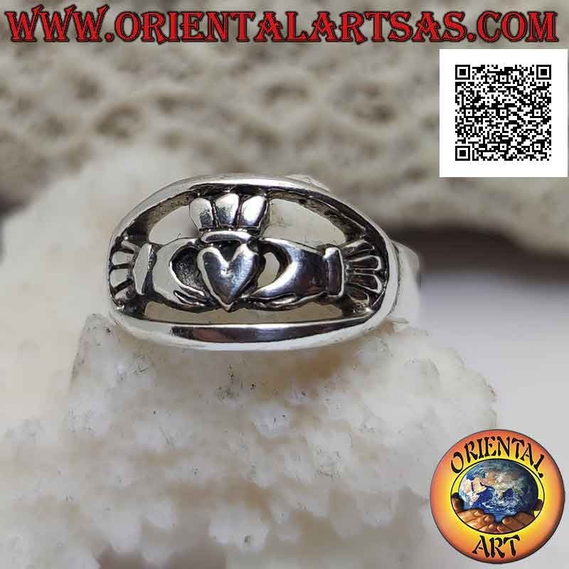 Silberner Claddagh-Ring (keltisches Symbol für Liebe, Loyalität und Freundschaft) im durchbrochenen Oval