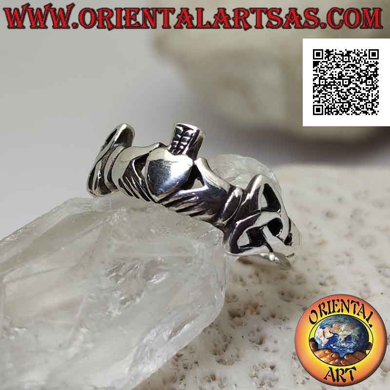 Bague en argent Irish Claddagh (Love Loyalty and Friendship) avec des nœuds tyrone sur les côtés