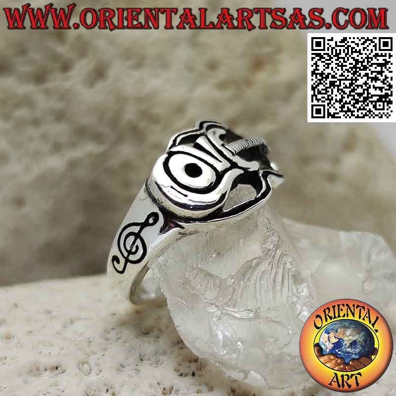 Bague en argent en forme de guitare électrique avec écriture "Love"