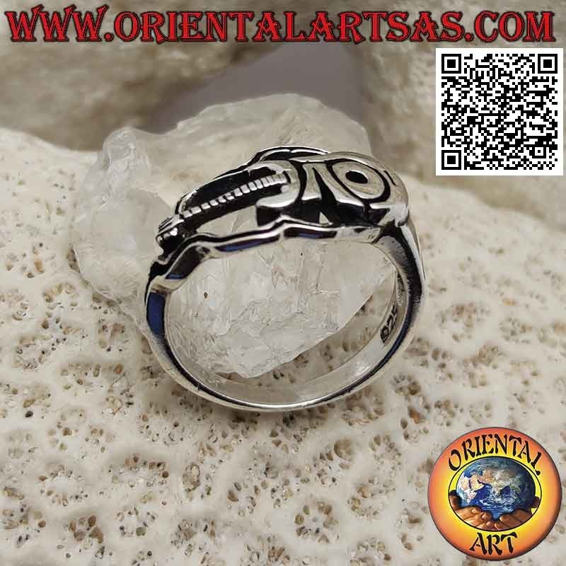 Anello in argento a forma di chitarra elettrica con scritta "Love"