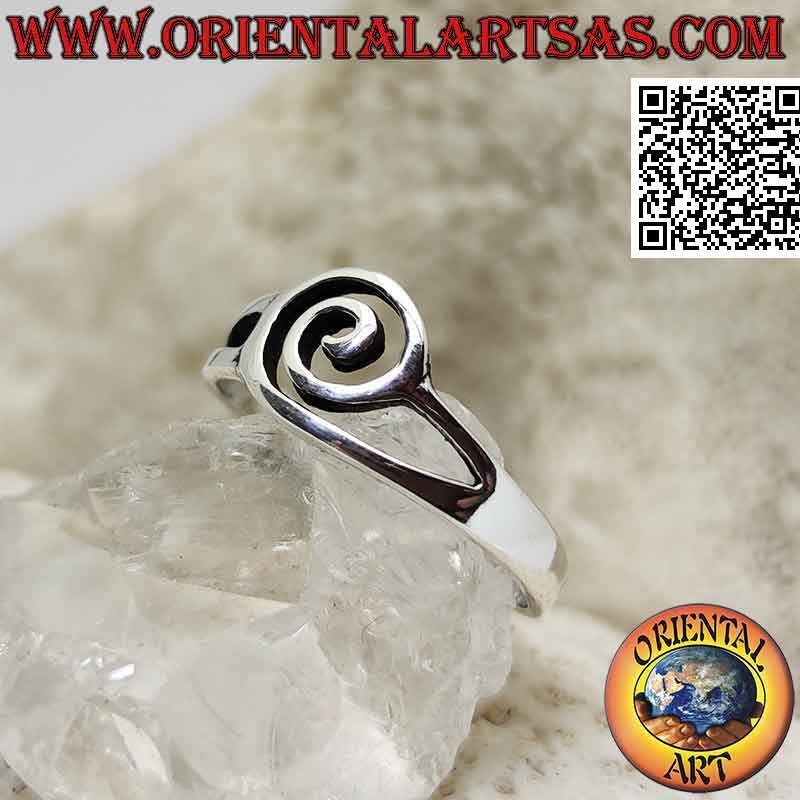 Bague en argent avec spirale perforée attachée à deux