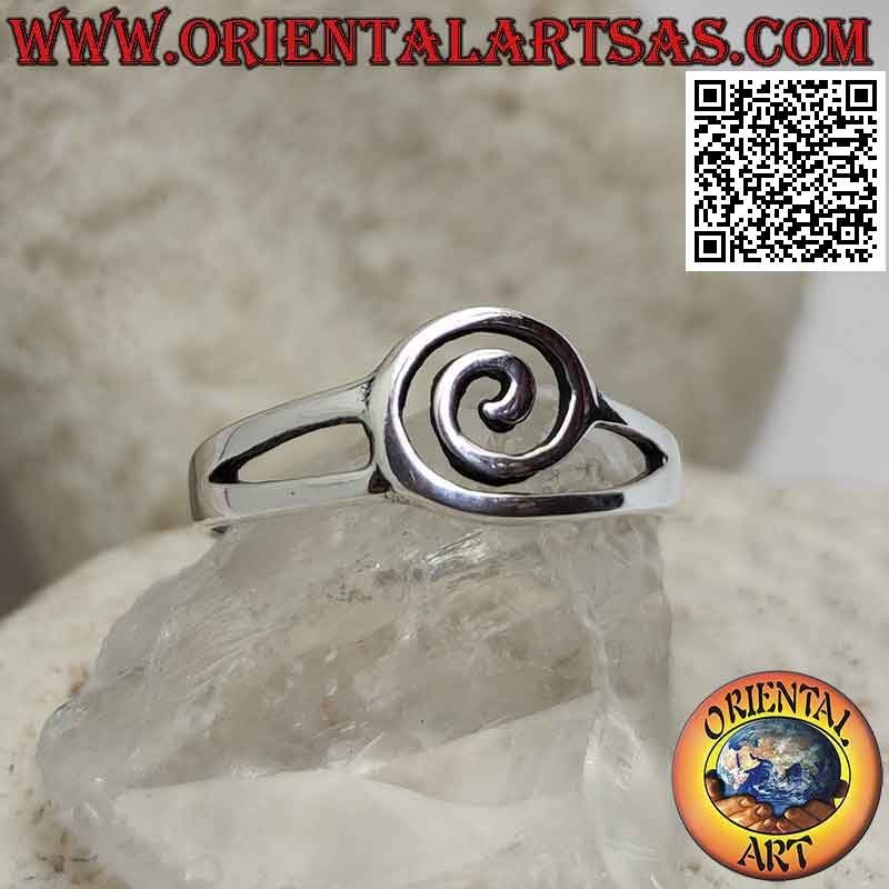 Anello in argento con spirale traforata agganciata a due