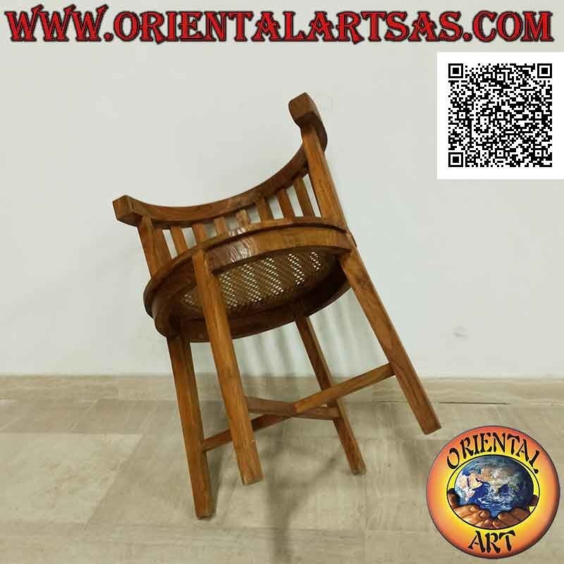 Round armchair with semicircular backrest in teak wood slats and seat in Viennese straw