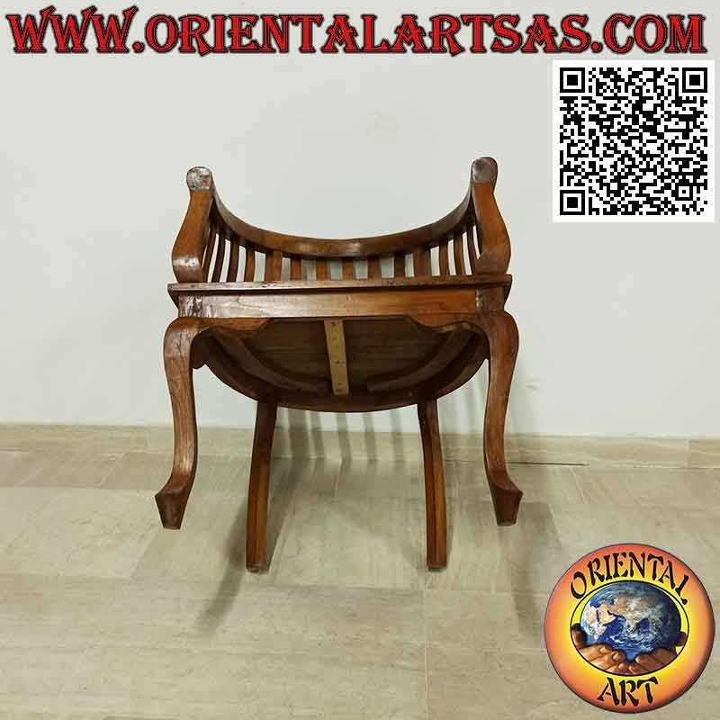 Fauteuil moderne "rond" avec assise en lattes de bois de teck