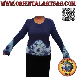 Free size t-shirt in cool rayon with faded ethnic pattern on the bottom (long sleeves)