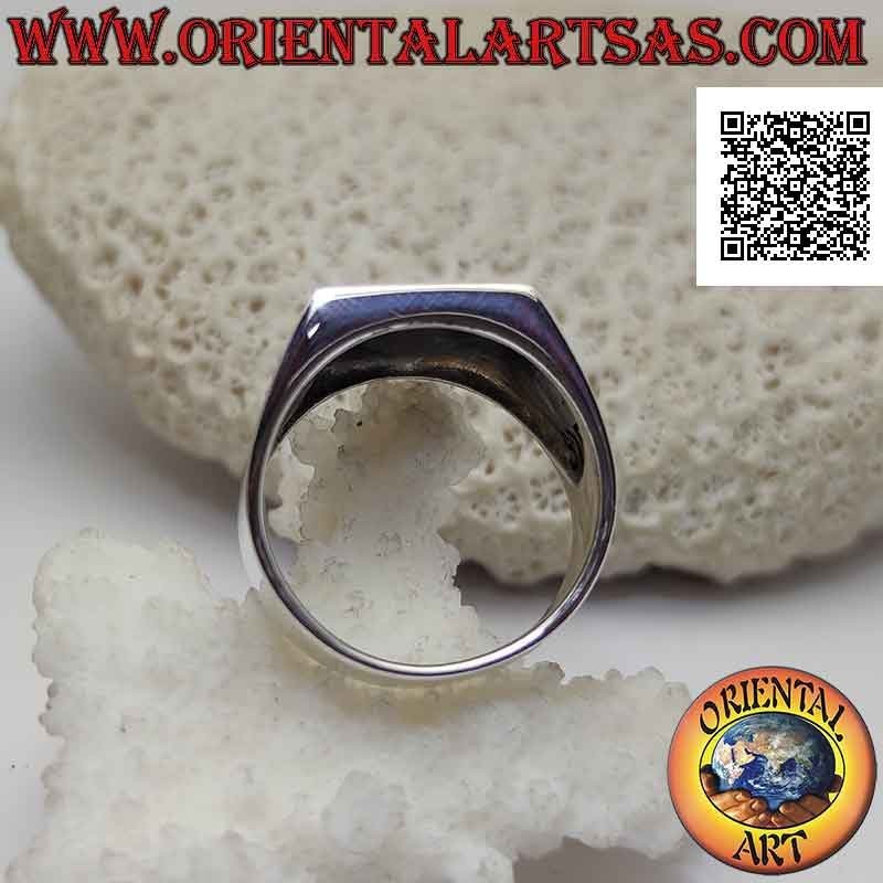 Anello in argento liscio quadrato con asso di quadri in onice a filo bordo centrale e sui lati