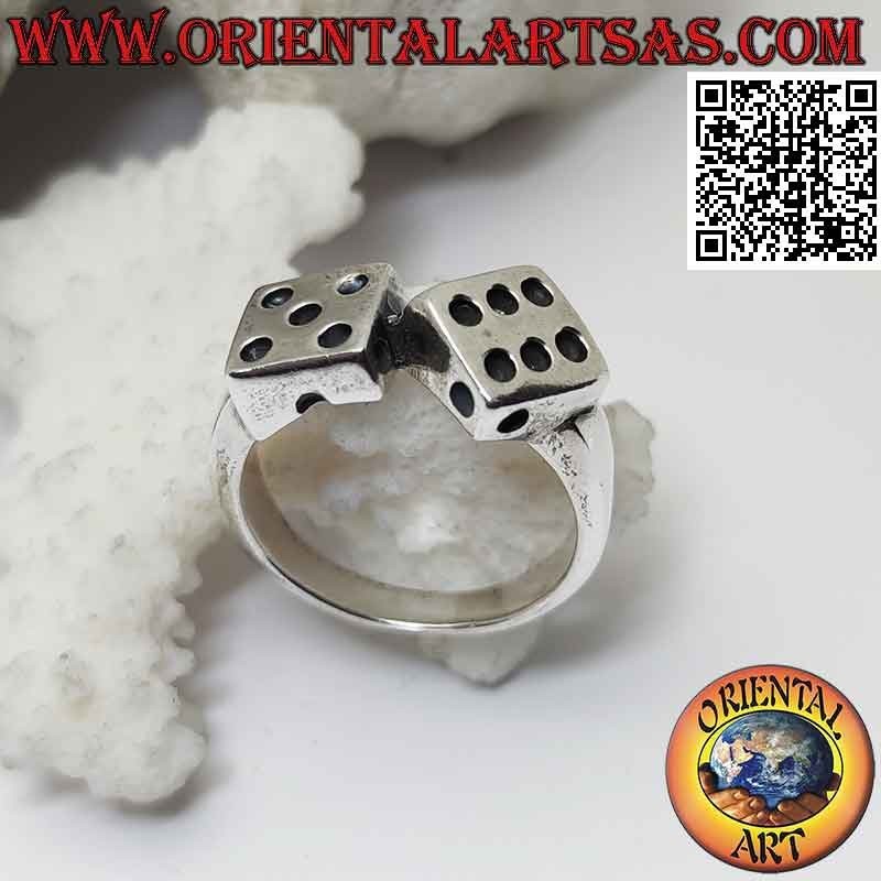 Bague en argent en forme de paire de dés à pois gravés