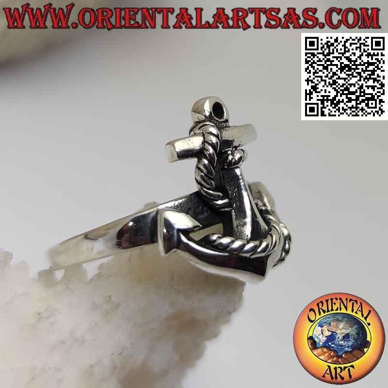 Anillo de plata en forma de ancla y cuerda