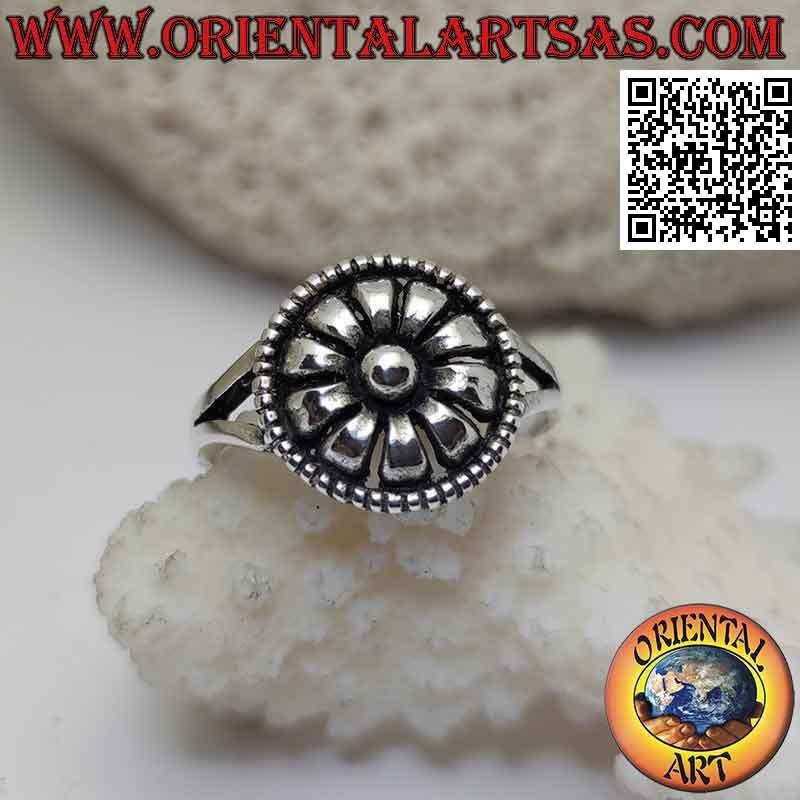 Silver ring with smooth rounded rounded ethnic flower