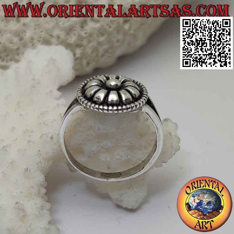 Silver ring with smooth rounded rounded ethnic flower