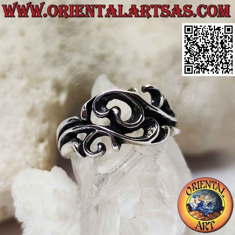 Anillo de plata con entretejido floral en estilo barroco
