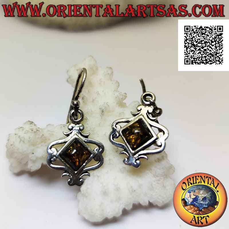 Pendientes de plata lisa de palanca con ámbar romboidal cuadrado y sinuosas líneas barrocas