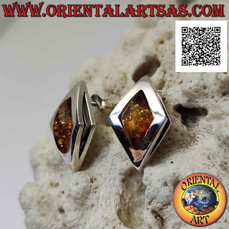 Orecchini in argento da lobo con ambra romboidale allungata cabochon contornata da bordo liscio spesso