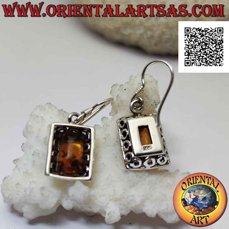 Silberne Hebelohrringe mit rechteckigem Cabochon-Bernstein und perforiertem Rahmen