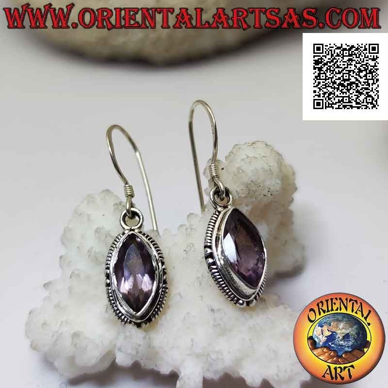 Boucles d'oreilles en argent avec améthyste navette à facettes entourées d'entrelacs et de boules
