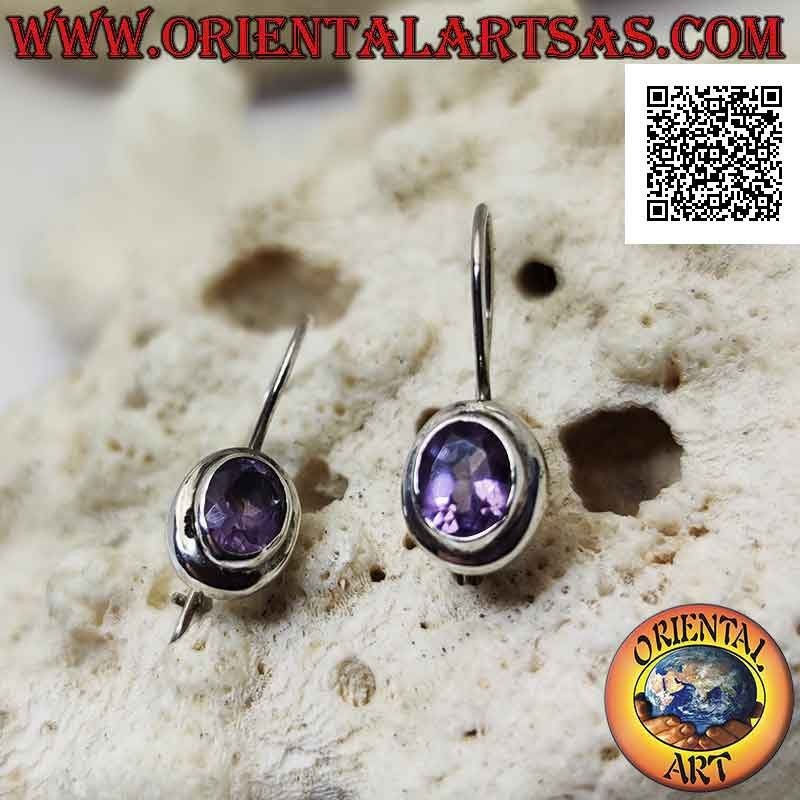Boucles d'oreilles à levier en argent avec améthyste ovale facettée entourée d'un double bord lisse