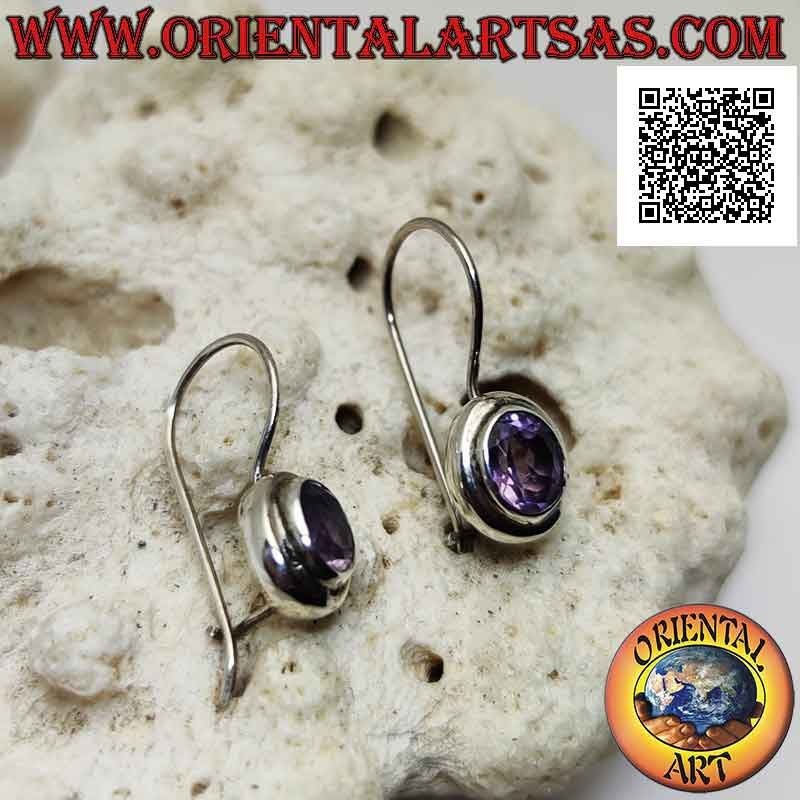 Boucles d'oreilles à levier en argent avec améthyste ovale facettée entourée d'un double bord lisse