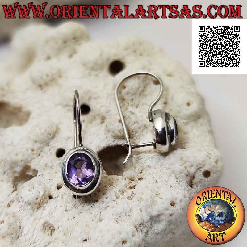 Boucles d'oreilles à levier en argent avec améthyste ovale facettée entourée d'un double bord lisse