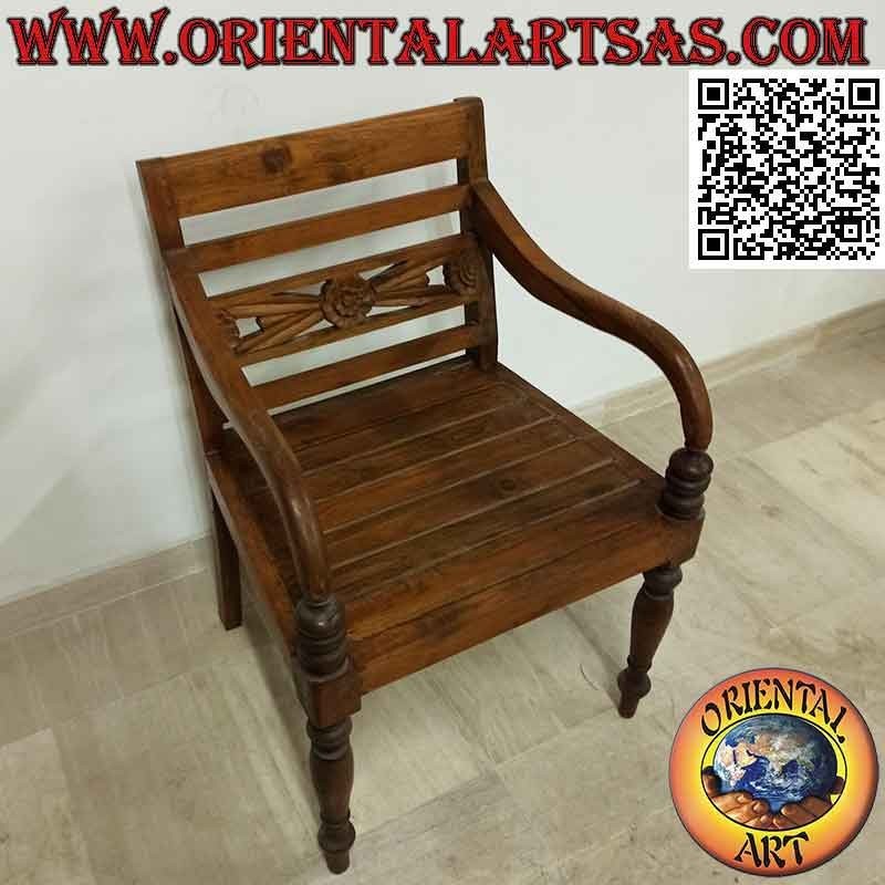 Poltrona in stile raffles con seduta a doghe unite in legno di teak