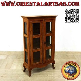 Vitrina rectangular con puerta doble y tres baldas con patas curvas en madera de teca