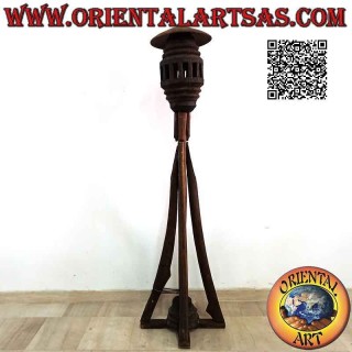 Floor lamp with four joined feet and hood made with ancient solid wood wagon hubs