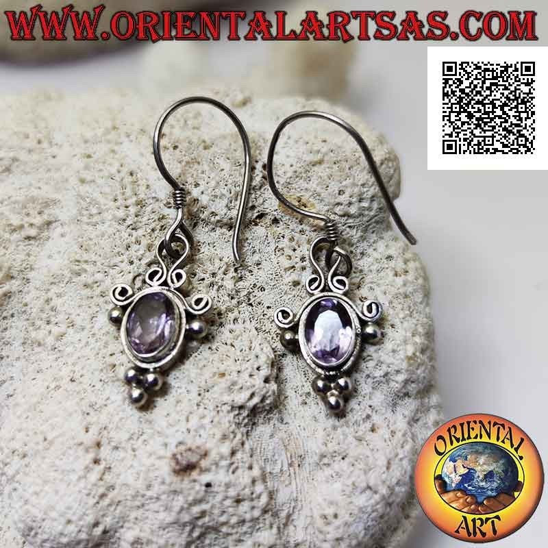 Orecchini in argento a monachella con ametista ovale sfaccettata contornata da linee curve e palline