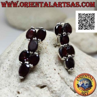 Boucles d'oreilles en argent avec six grenats ovales facettés en alternance avec 2 et 1