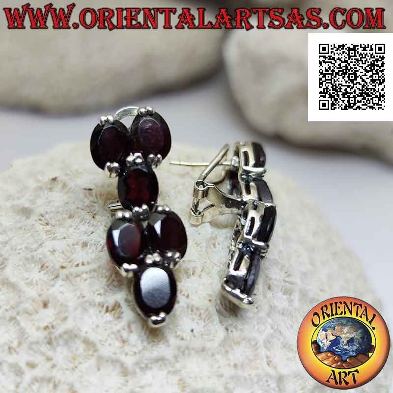 Boucles d'oreilles en argent avec six grenats ovales facettés en alternance avec 2 et 1