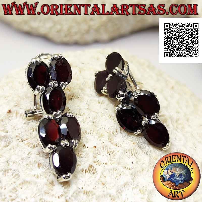 Boucles d'oreilles en argent avec six grenats ovales facettés en alternance avec 2 et 1