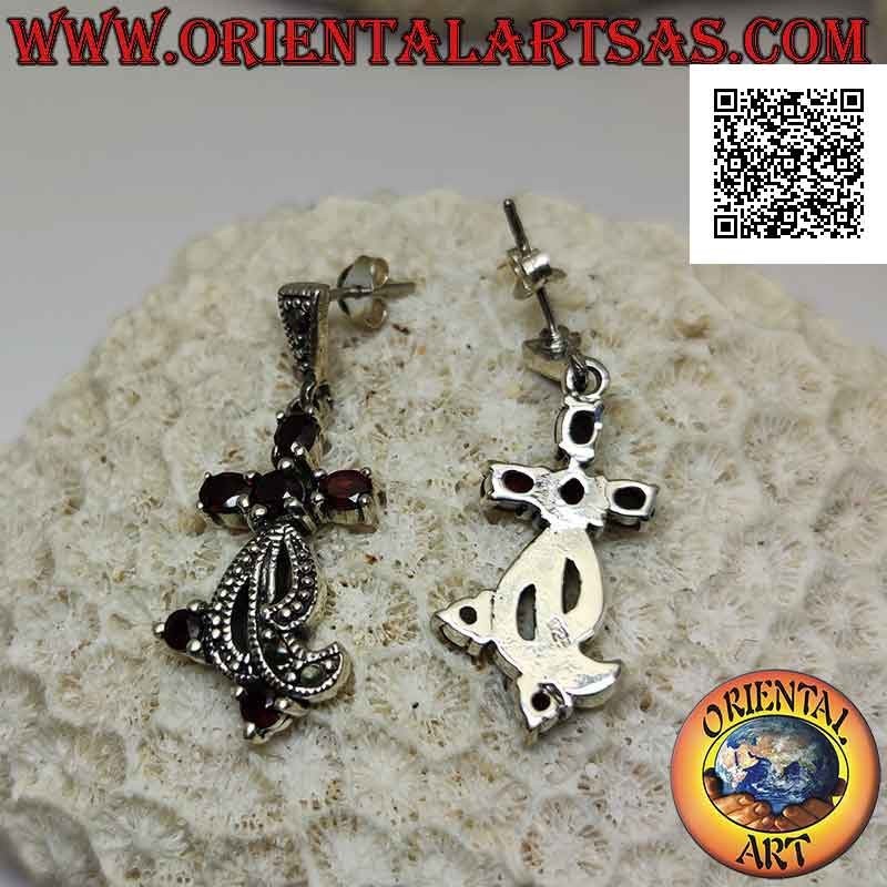 Boucles d'oreilles en argent avec grenats sertis et triple bande cloutée de marcassite