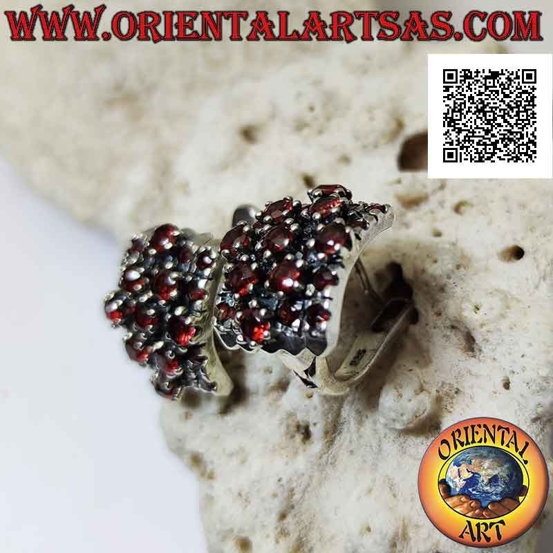 Boucles d'oreilles en argent, rectangle courbé et losange recouverts de petits et grands grenats ronds