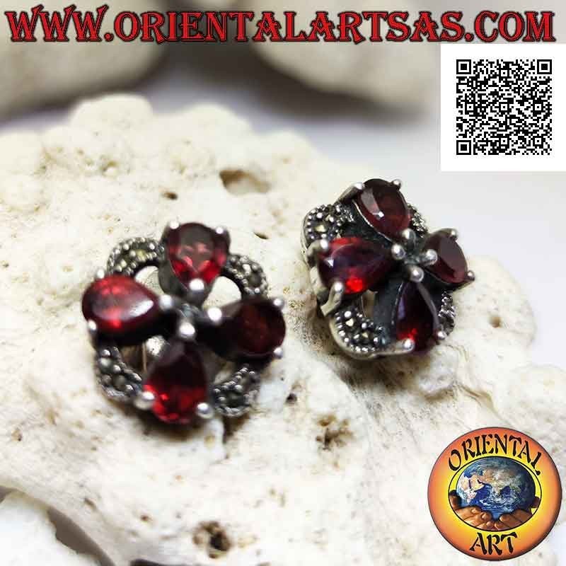 Boucles d'oreilles en argent, croix de 4 grenats en forme de goutte sertis sur un cercle clouté de marcassite