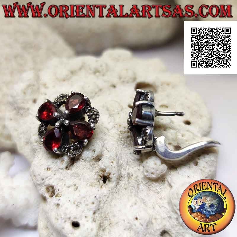 Pendientes de plata, cruz de 4 granates en forma de gota engastados en un círculo tachonado de marcasita