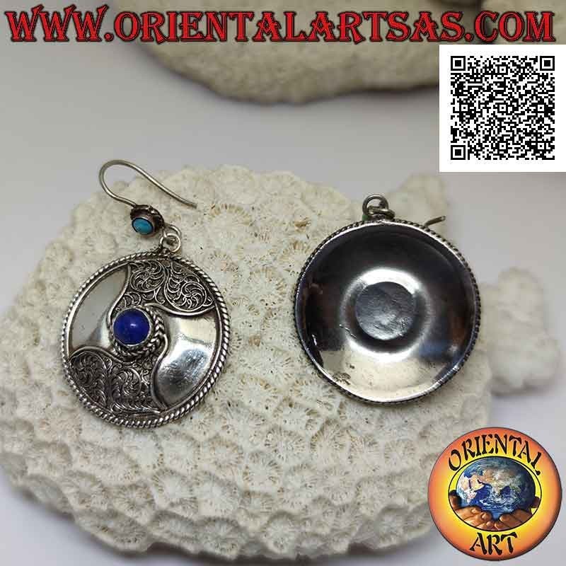 Boucles d'oreilles en argent, bouclier rond lisse décoré en filigrane avec lapis lazuli rond naturel au centre