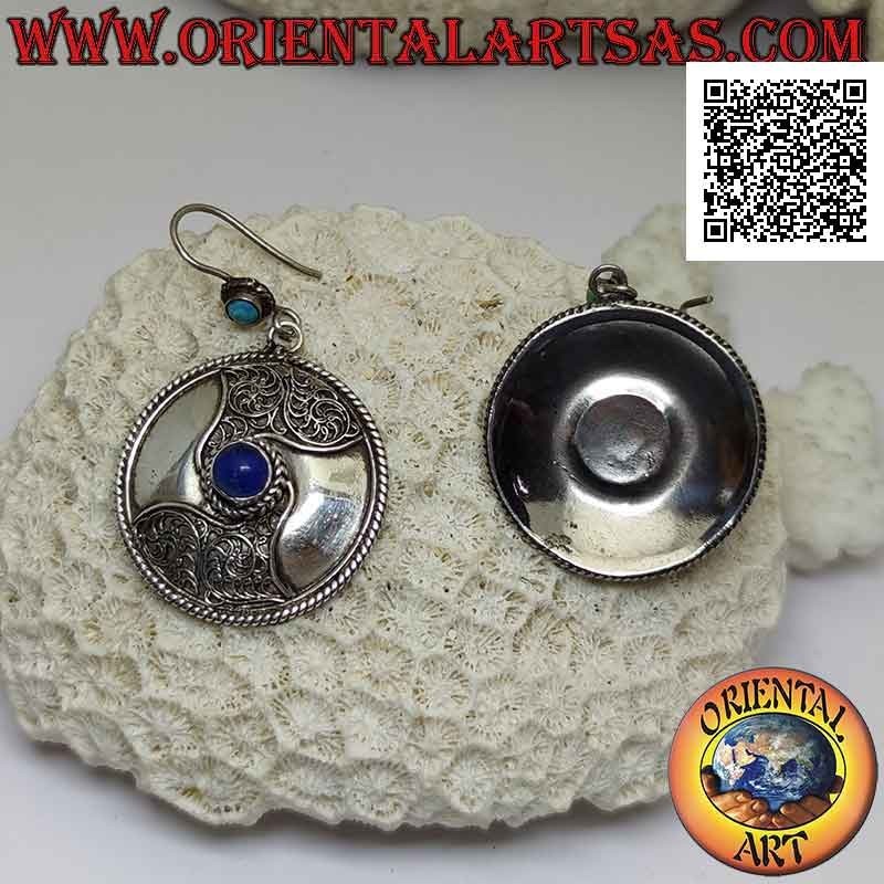 Boucles d'oreilles en argent, bouclier rond lisse décoré en filigrane avec lapis lazuli rond naturel au centre