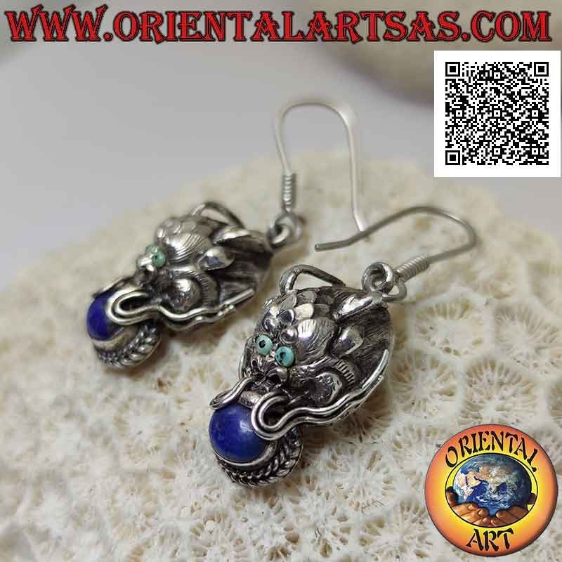 Silberne Ohrringe in Form eines nepalesischen Drachen mit ovalem Lapislazuli im Mund