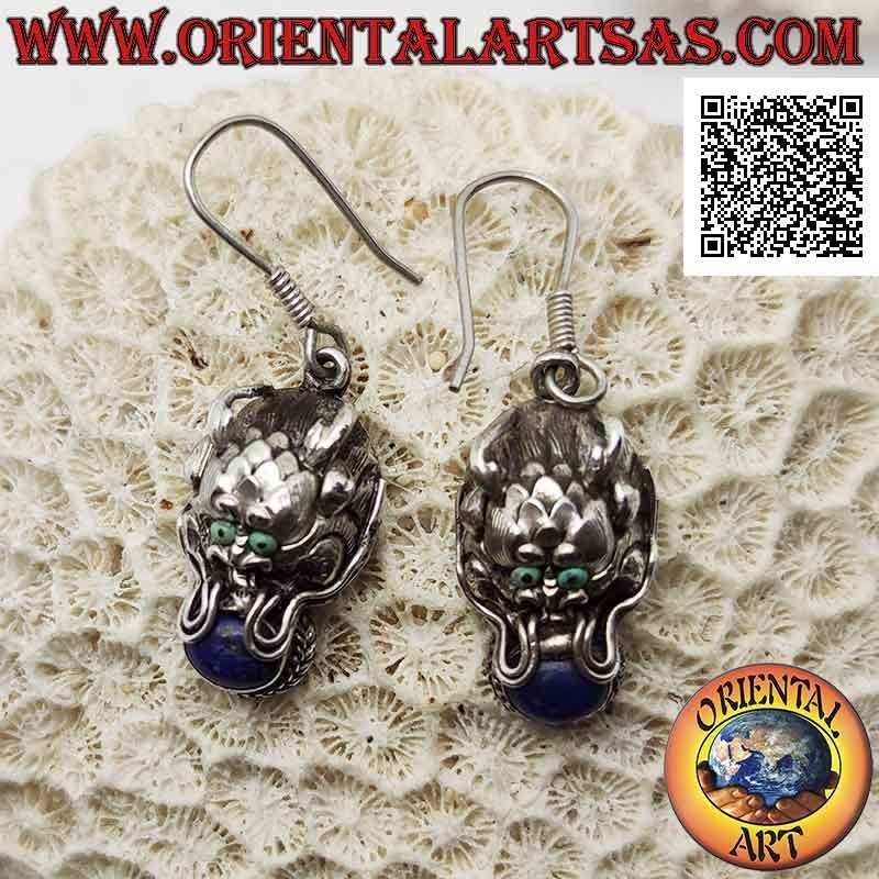 Boucles d'oreilles en argent en forme de dragon népalais avec lapis lazuli ovale dans la bouche