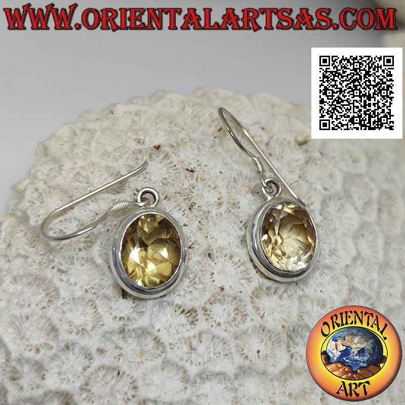 Orecchini in argento a monachella con topazio citrino ovale sfaccettato su montatura liscia a doppio bordo tondeggiante