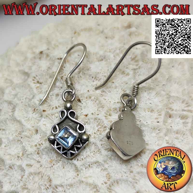 Boucles d'oreilles pendantes en argent avec aigue-marine carré losange entre deux infinis et décor en zigzag