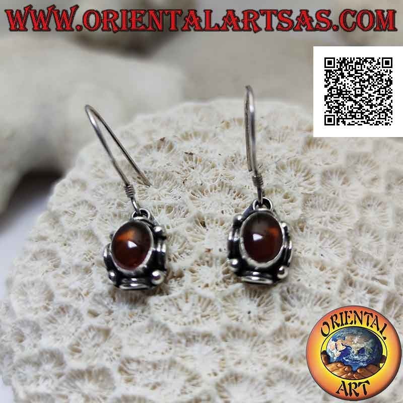 Boucles d'oreilles pendantes en argent avec ambre ovale entouré de boules et de disques alternés