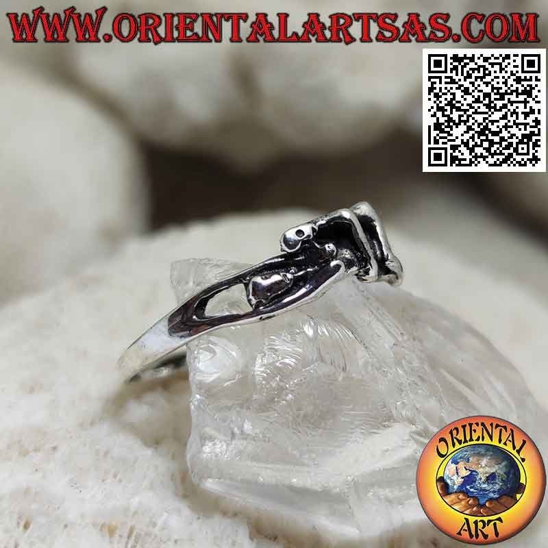 Anillo erótico Kamasutra de plata, el abrazo del amante a la mujer