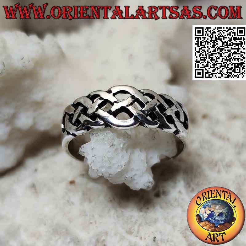 Anello in argento liscio con nodo celtico intrecciato traforato