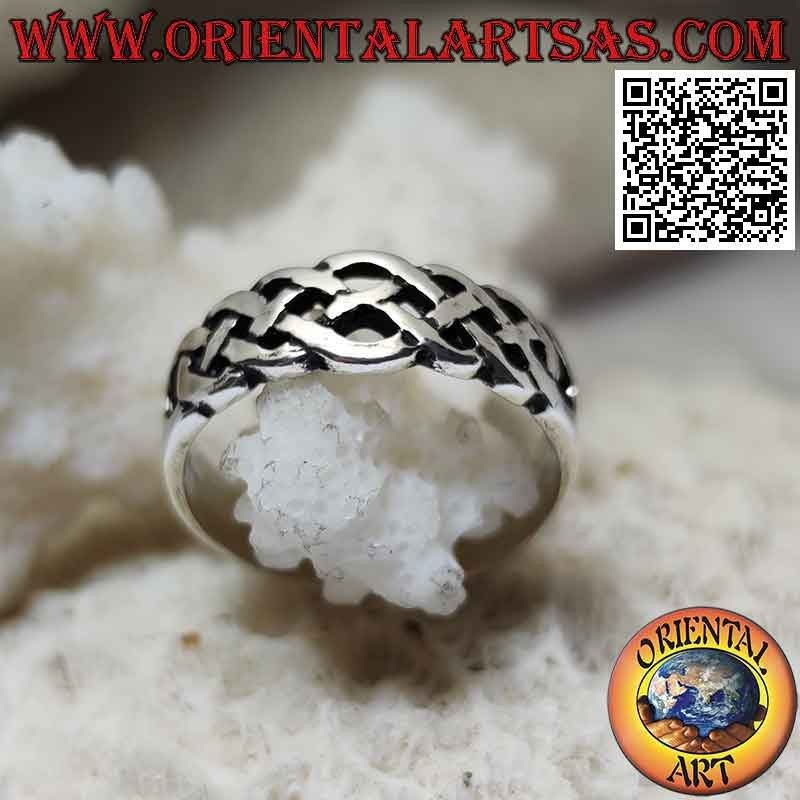 Anello in argento liscio con nodo celtico intrecciato traforato
