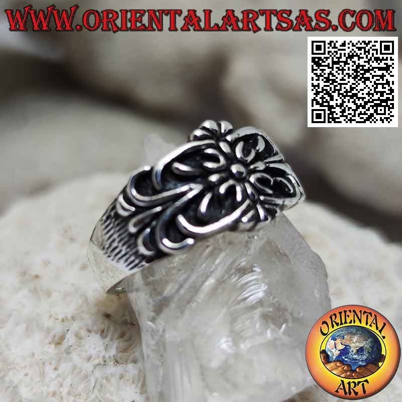 Anello in argento con sigillo nobiliare in altorilievo