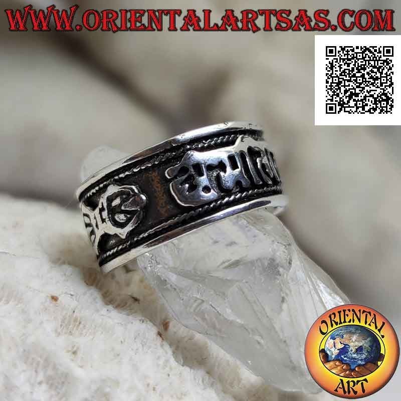 Anello in argento a fascia con mantra tibetano OM MANI PADME HUM