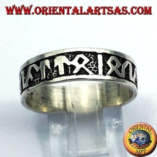 band bague en argent avec des runes celtiques