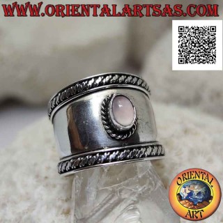 Anello in argento a fascia larga con quarzo rosa ovale e intrecci a contorno , Bali