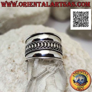Wide band silver ring with three-link decoration along the center, Bali